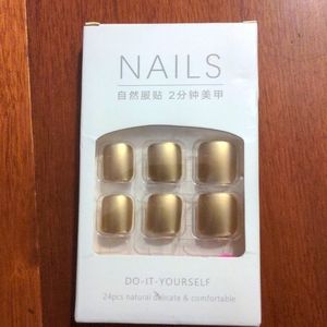 Nails Active Length In Matte Gold 24 Piece Do-It-Yourself Artificial Nails NIB